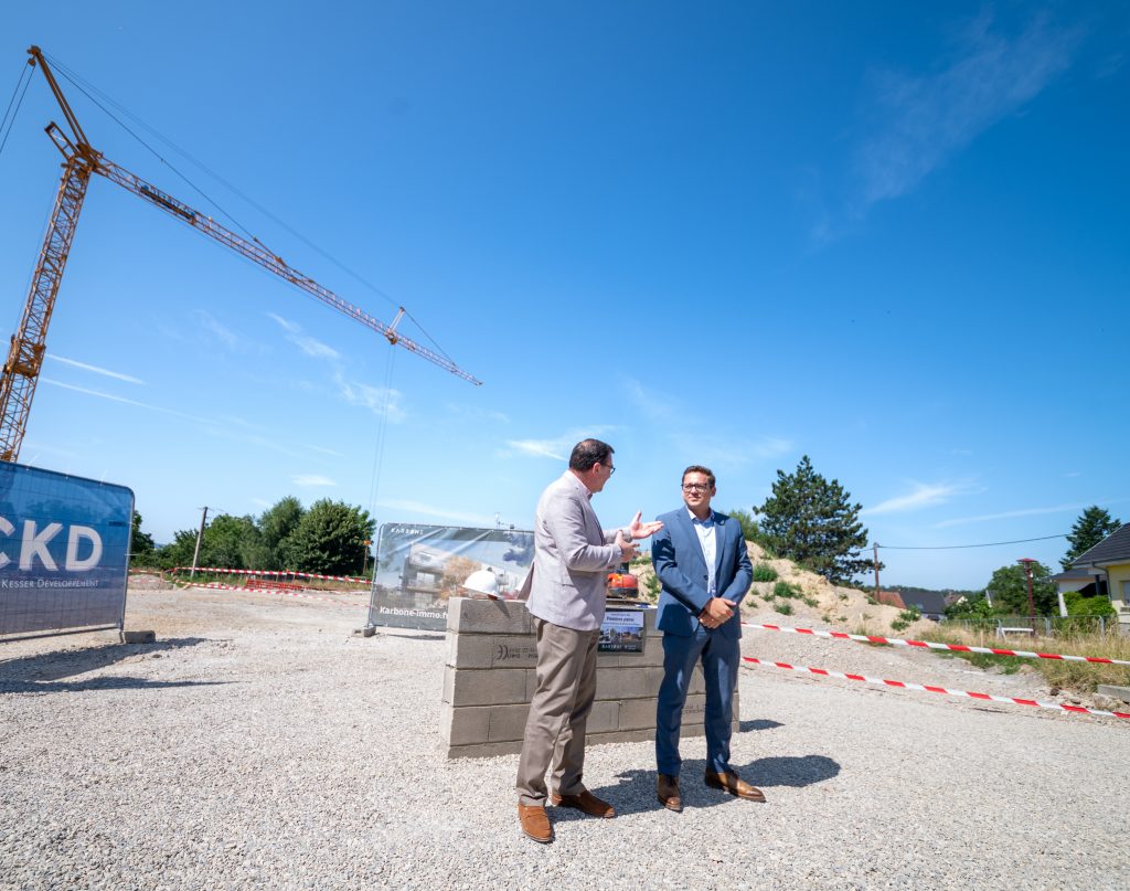 Pose des premières pierres