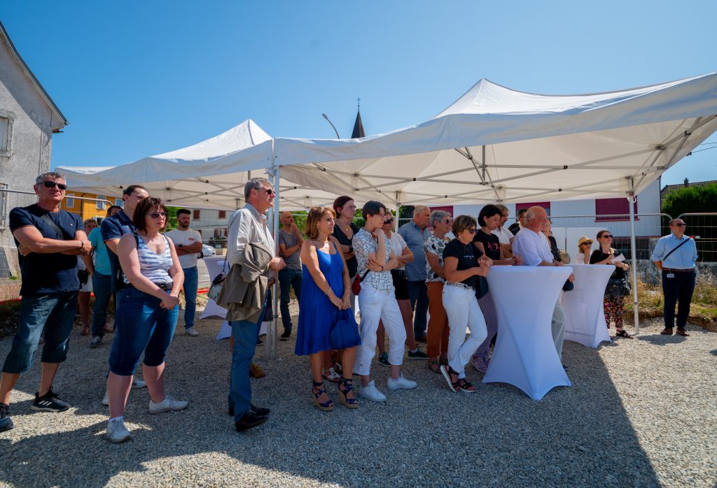 Pose des premières pierres